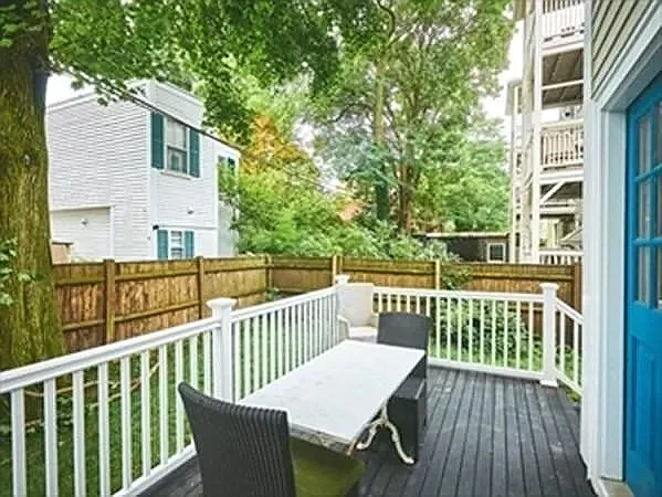 22 Amory St — Photo 12