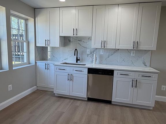 4th image of 212 W Riverview Rd