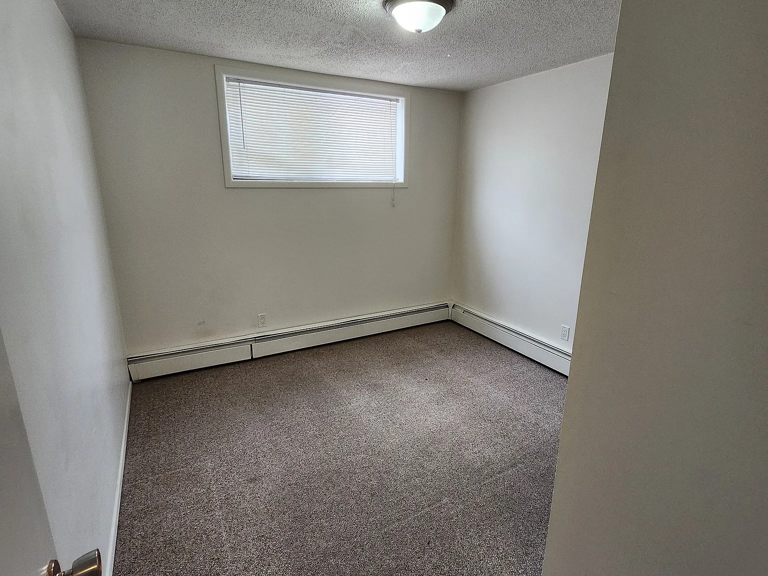 617 68 Avenue SW — Photo 3