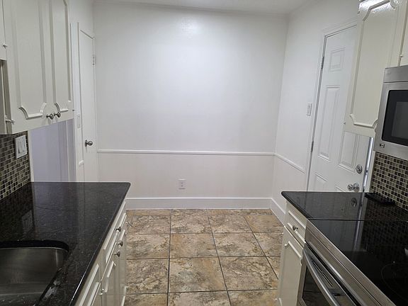3rd image of 7937 Royal Ln APT 124