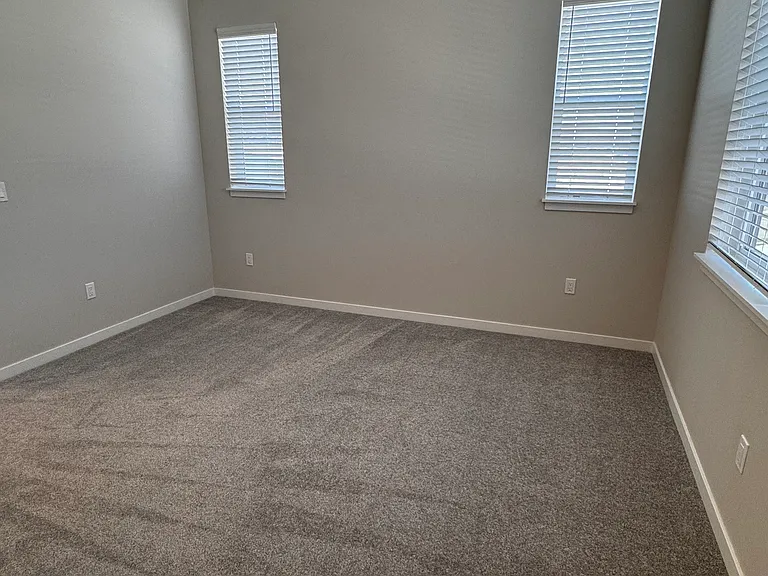 896 E Railroad Ave — Photo 9