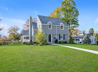 9 Lynn Rd, Port Washington, NY 11050