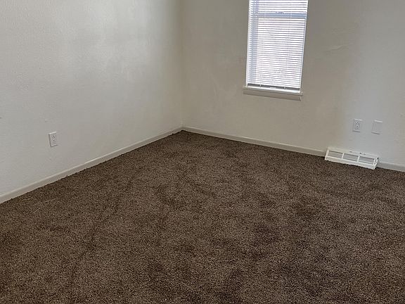 4th image of 804 Excalibur St #B