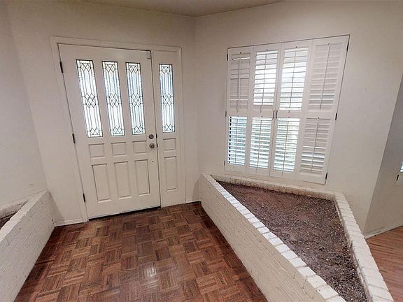2nd image of 2701 N Gold Ct