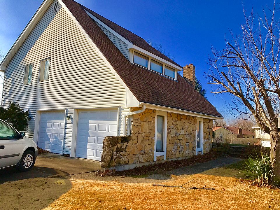 2nd image of 311 NE Lincoln St