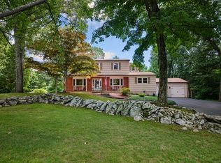 7 Ramblewood Dr, Branford, CT 06405