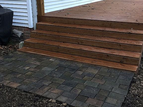 Small patio of XL deck