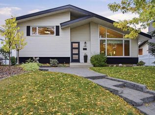528 W Willacy Dr SE, Calgary, AB T2J 2C4