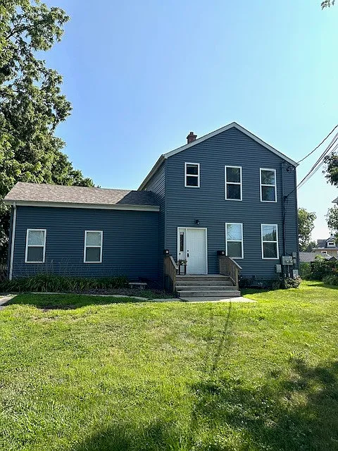 326 Railroad St #2