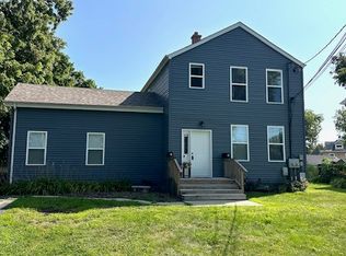 326 Railroad St #2, Woodstock, IL 60098