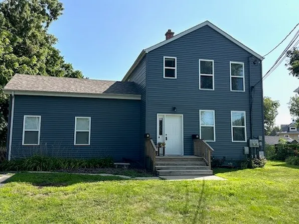 326 Railroad St #2, Woodstock, IL 60098