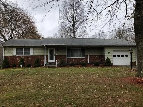 10 E Windridge Rd, Greenville, PA 16125