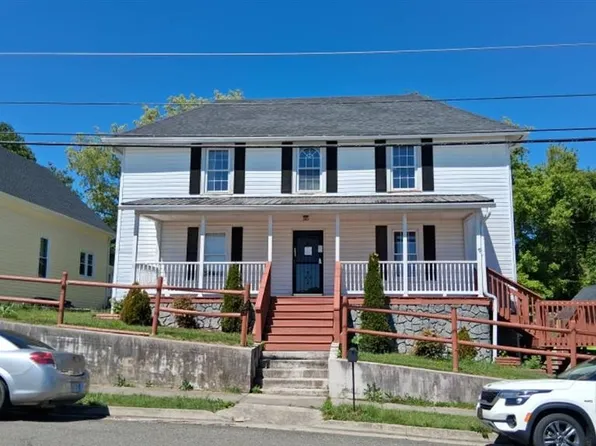 128 Valley St, Pulaski, VA 24301