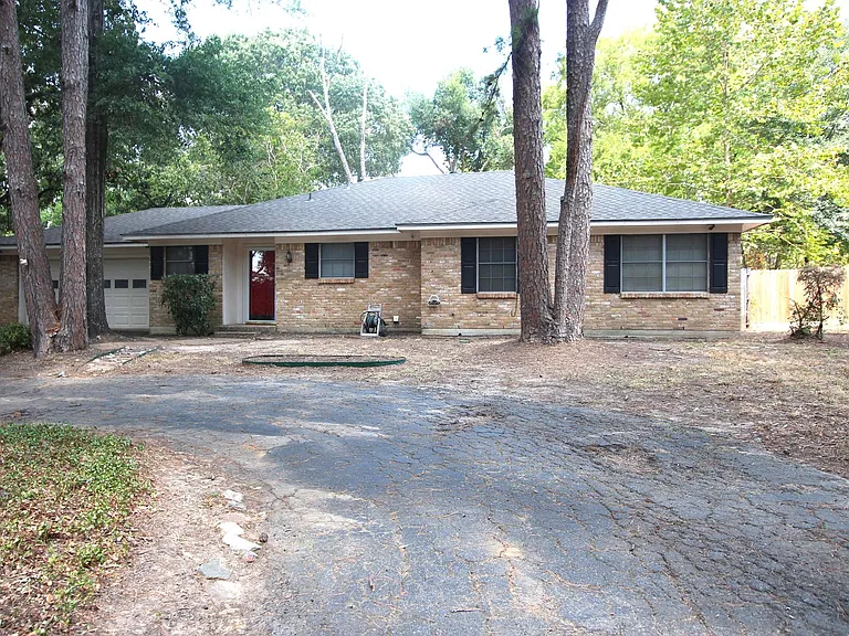 316 Clemson Dr — Photo 2