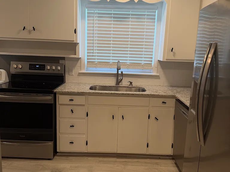 1614 N Oakland Ave — Photo 6