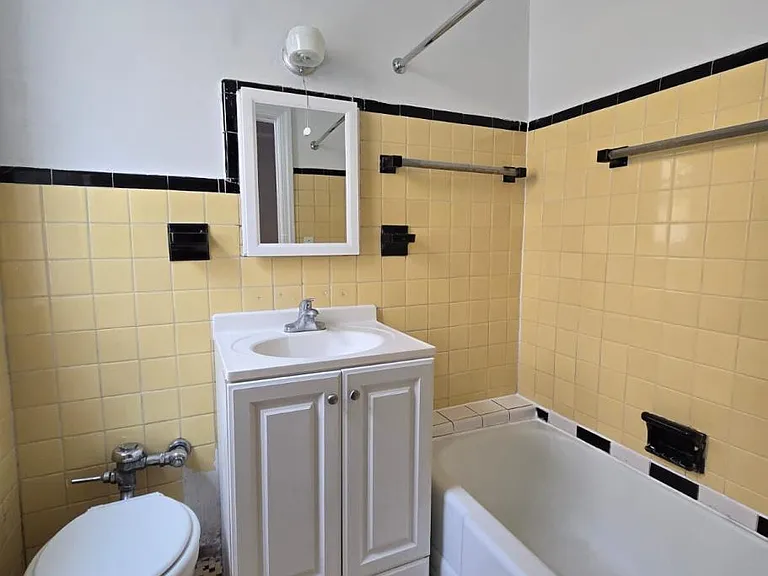 6904 N Ravenswood Ave #1 — Photo 4