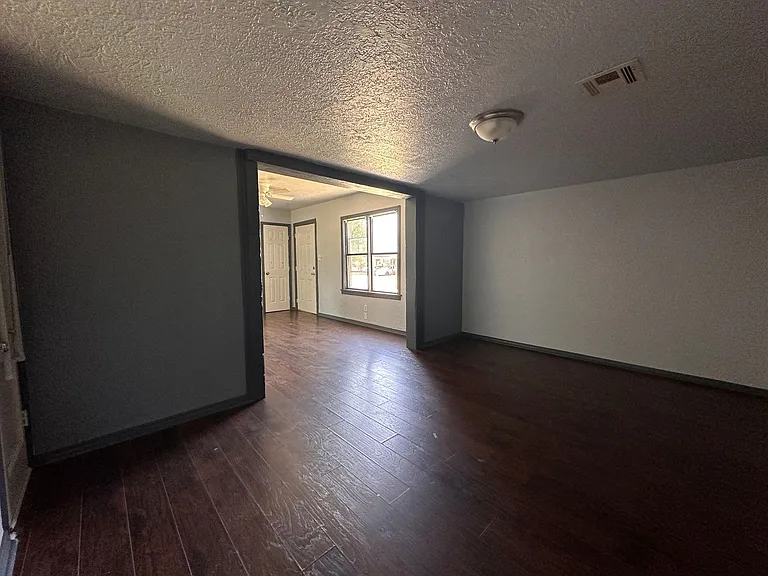 2805 NW 19th St — Photo 9