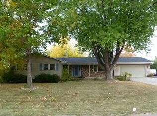 1303 Sunset Ln, Menasha, WI 54952