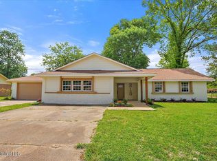 215 Fairfield Dr, Jackson, MS 39206