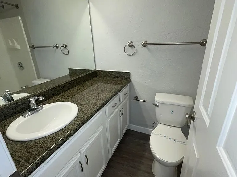 Park Plaza Apartments — Photo 57