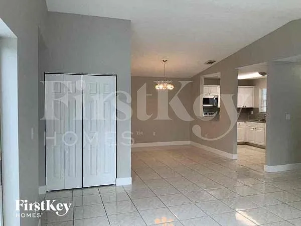 4 bed, 2.0 bath, 1464 sqft, $2,760 — Photo 4