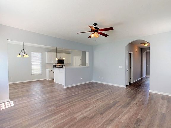 3rd image of 3047 Bastian Ct