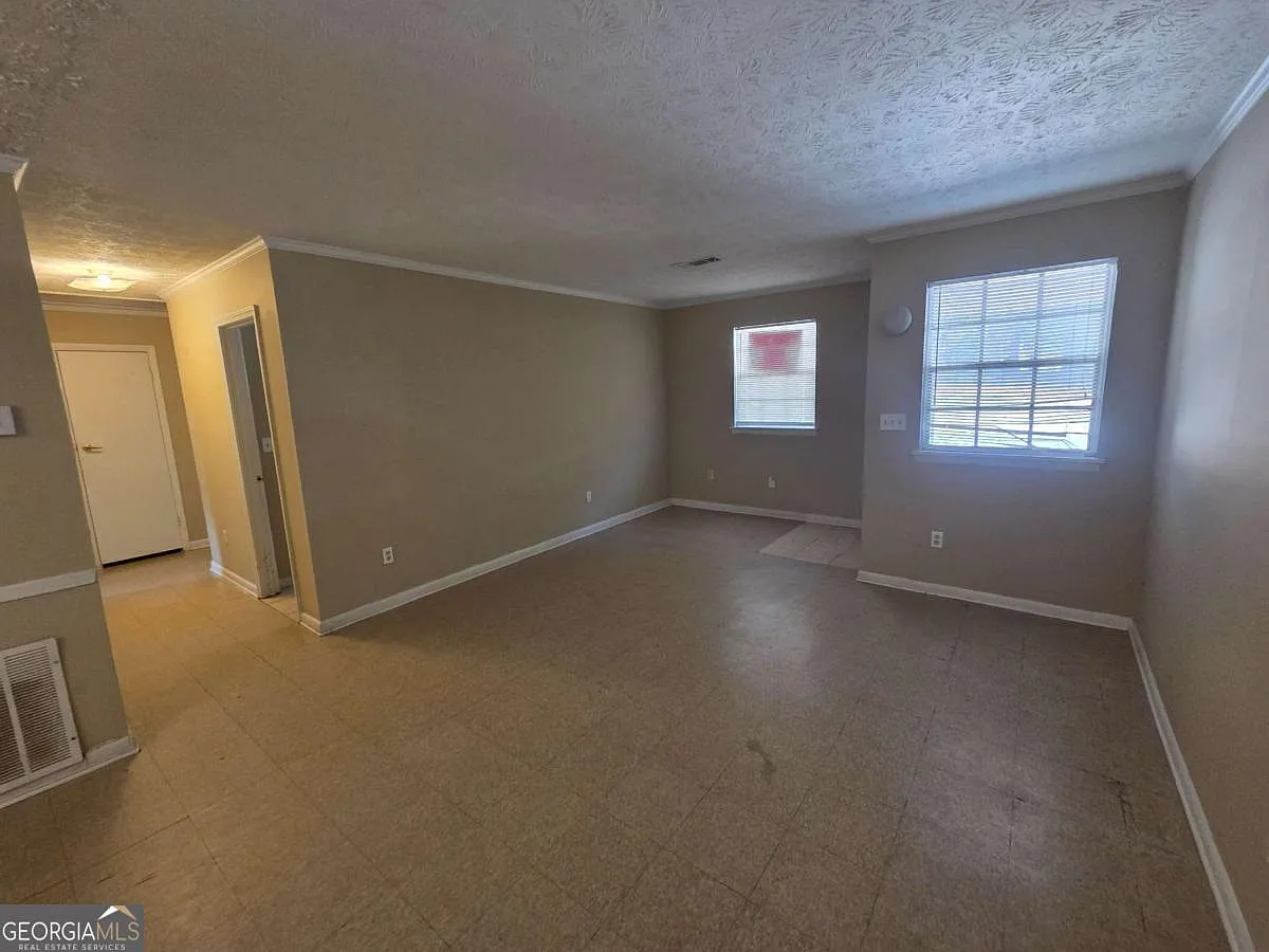 2 bed, 1.0 bath, $1,600 — Photo 4