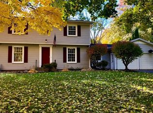 32 Stuyvesant Rd, Pittsford, NY 14534