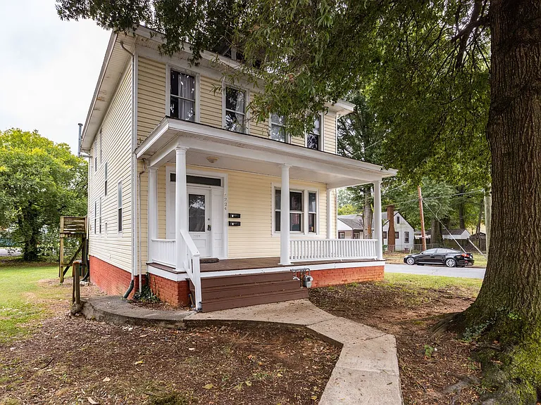 3224 Moody Ave — Photo 1