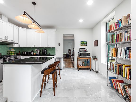 4th image of 87 Wyckoff St