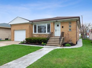 1405 Lahon St, Park Ridge, IL 60068