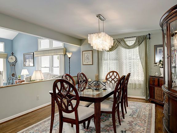 5th image of 136 Starhill Ln