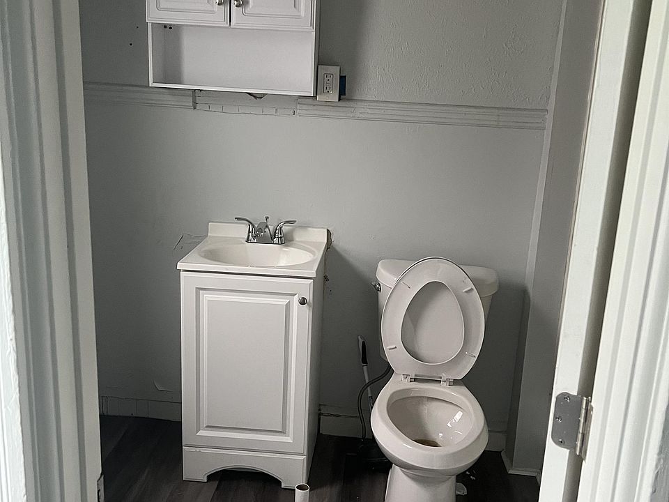 2nd image of 929 N Plymouth Ave #2