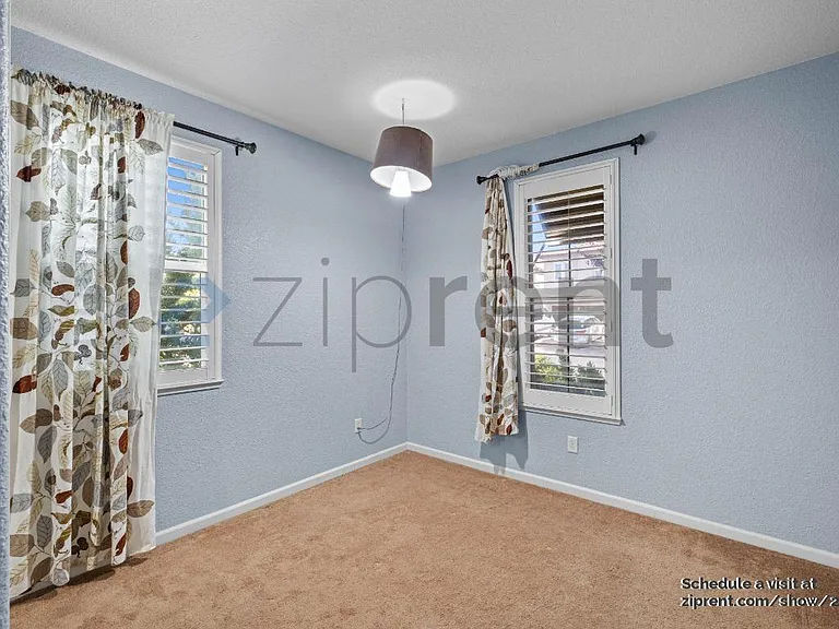 887 Hampton St — Photo 16