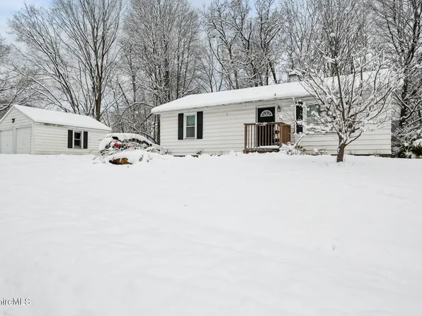 65 Gallup St, North Adams, MA 01247