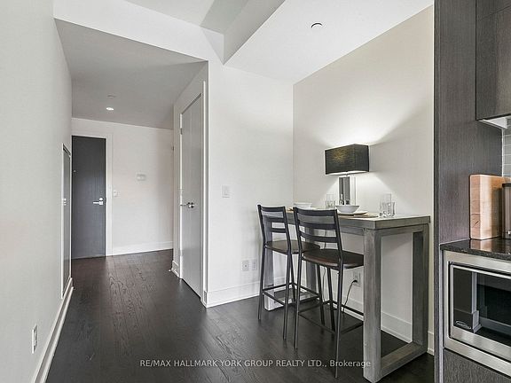 5th image of 3018 Yonge St #606