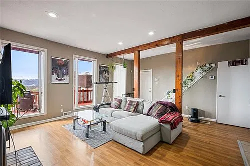 1 bed, 900 sqft, $1,400 — Photo 3