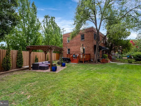 245 Buchanan St, Alexandria, VA 22314