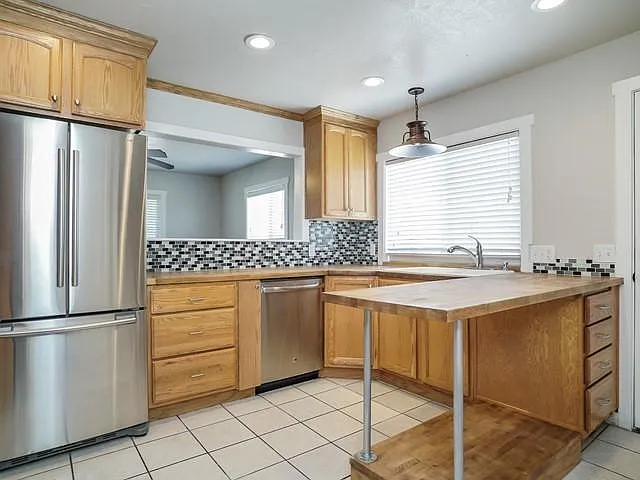 2561 E 6550 S — Photo 14
