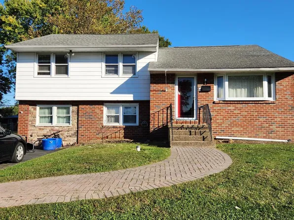 8 Brookwood Pl, Brookhaven, PA 19015