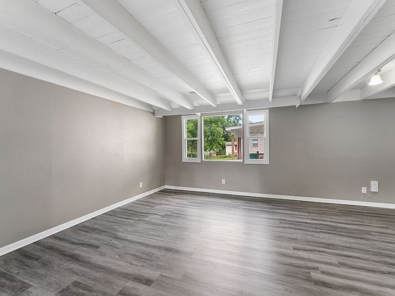 3rd image of 4842 Locust Ave