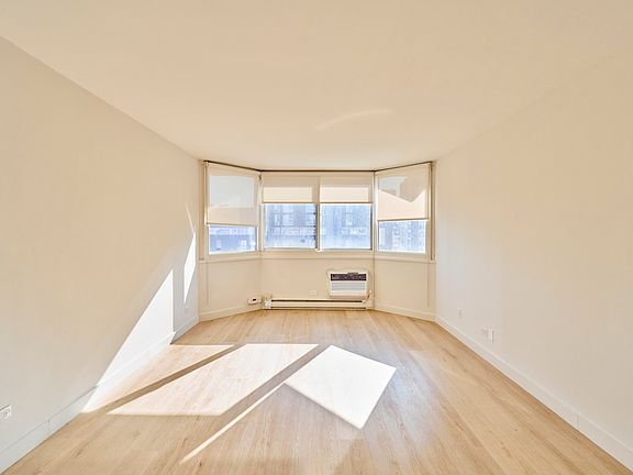 5th image of 540 Main St APT 116