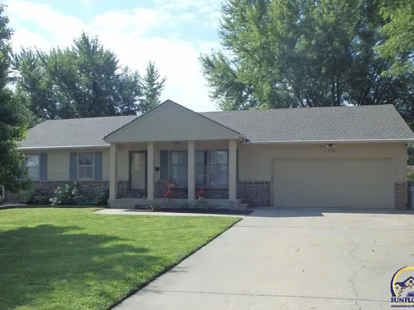 1701 Casa Loma Dr, Emporia, KS 66801