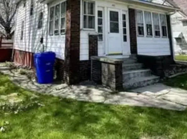 421 E 8th St, Kewanee, IL 61443