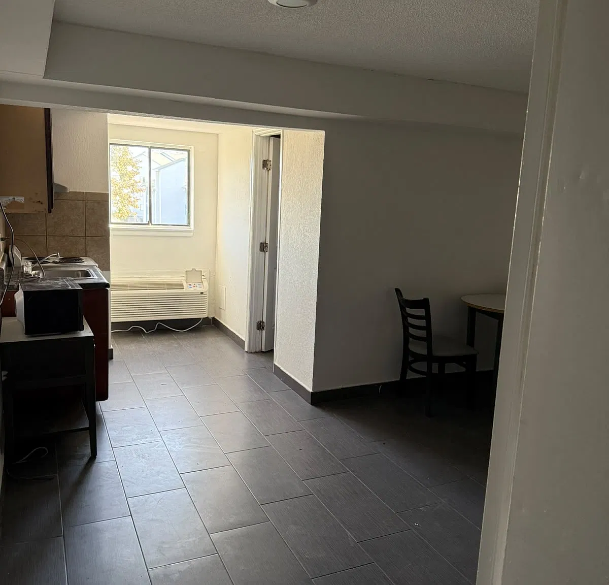 Studio, 1.5 bath, $1,195 — Photo 2