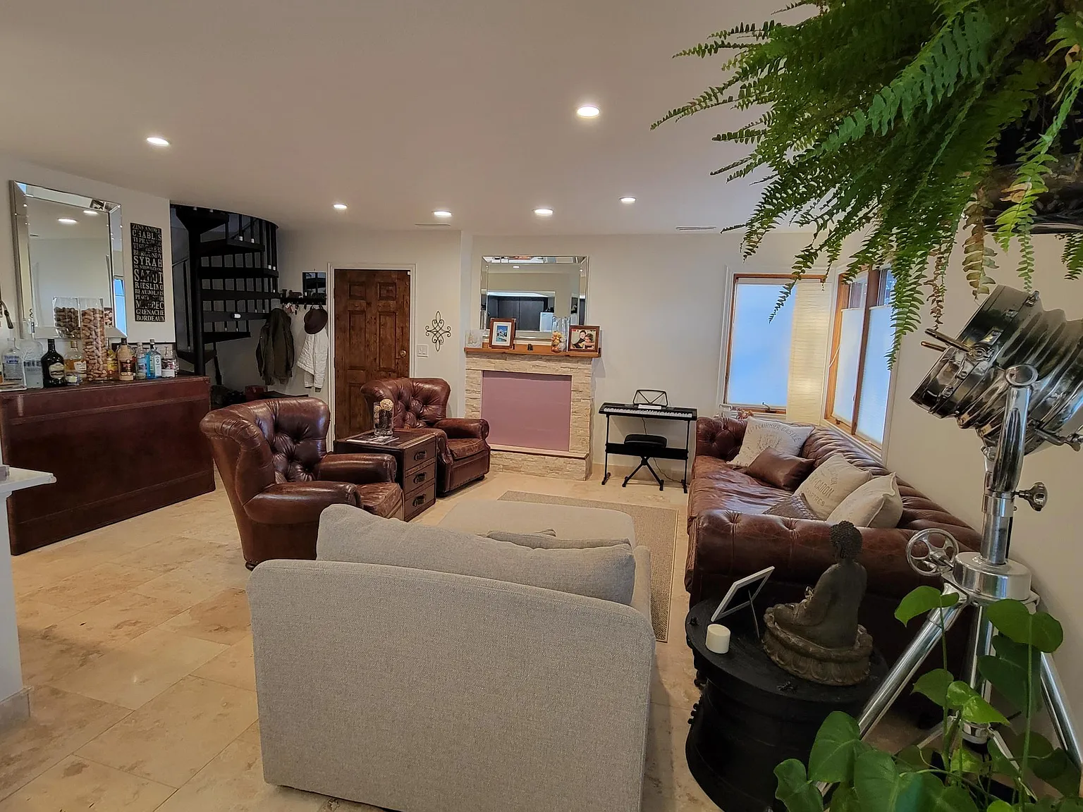 1042 Rockhurst Dr — Photo 4