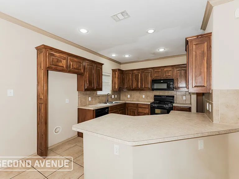 2120 Ingrid Ln — Photo 5