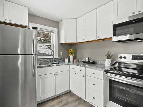 19 Ives St, Worcester, MA 01603