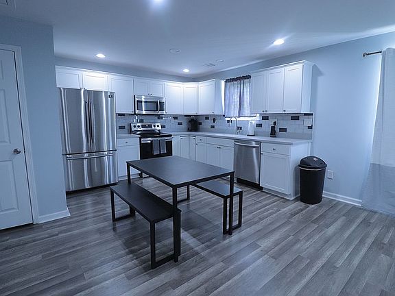 4th image of 1160 Fair St SW