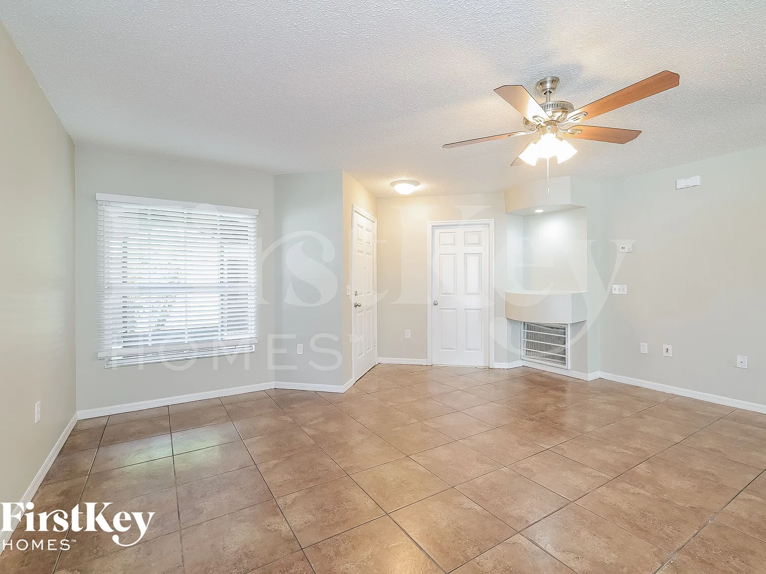 4 bed, 2.5 bath, 1527 sqft, $1,725 — Photo 3